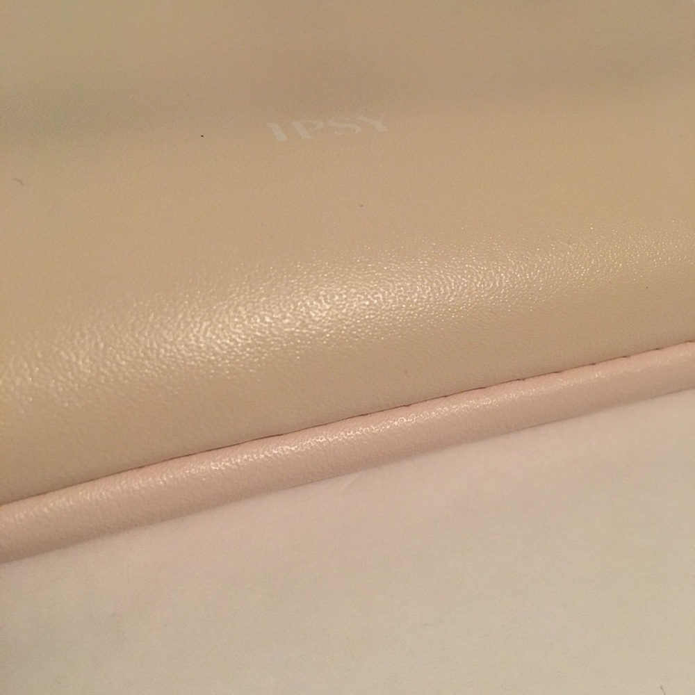 March 2021 
Ipsy glam bag
New 
Never Used - Picture 3 of 7